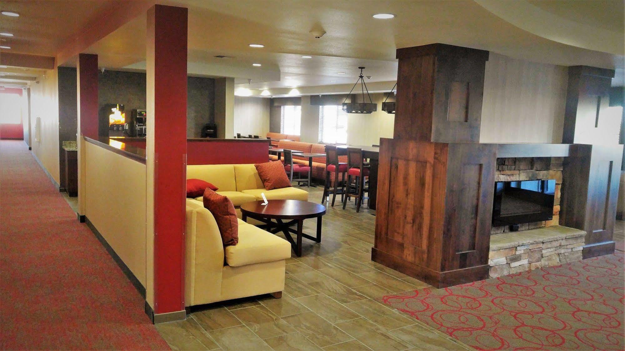 Inn At Hunters Run Watford City Exterior photo